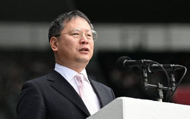 パラ金の全盲スポ庁長官が始球式　センバツ会場に大きな拍手