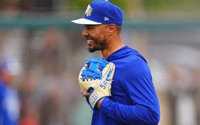 ベッツが“日本産”にまさかの苦戦？　由伸の真横で…対照的な光景は「ぎこちない」