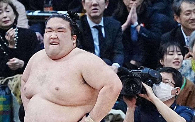 地元大阪出身の豪ノ山、大関琴桜に敗れ３敗　優勝争いから後退