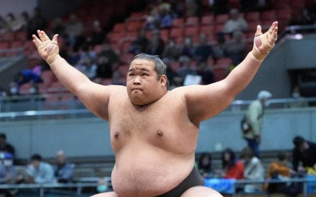 13日目の各段優勝の行方　三段目は生田目－龍葉山、序二段は旭富士－天昇山の好取組あり