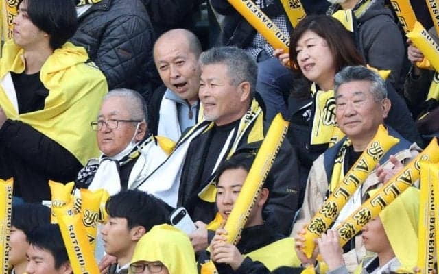 元広島・山崎隆造氏ら崇徳ＯＢも声援　「必ずいい経験になる」７６年初Ｖメンバーとアルプス席集結