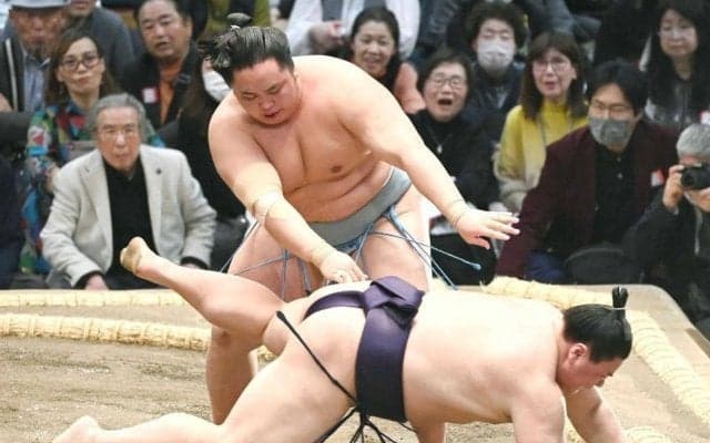 琴勝峰　２敗守った！優勝へ望みつなぐ　義ノ富士をはたき込み「タイミングよく。落ち着いていた」　自力優勝へ豊昇龍戦は「今まで通り、挑戦者のつもりで」