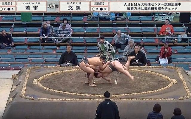 相手力士を「グリングリンした」 くるくる回って土俵にドン「うまい」「すっげ」19歳若手力士に館内どよめきと拍手