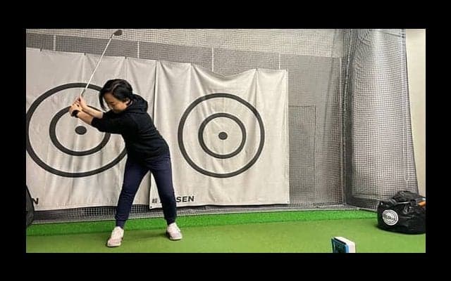 【ゴルフ】スイング中に頭が動いてしまう方はこれができていないかも