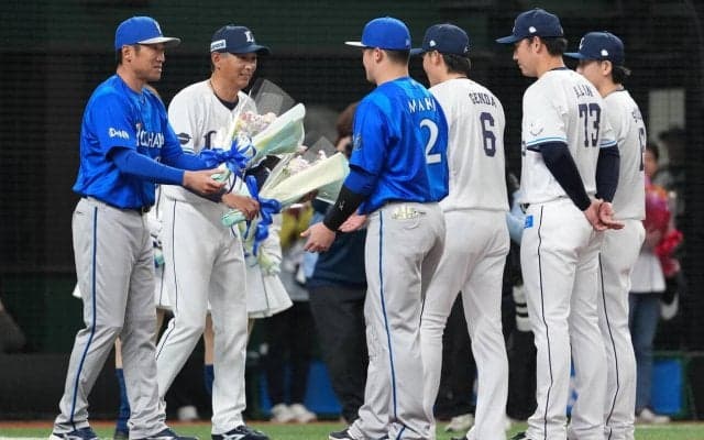 WBC出場の西武、DeNAの選手に花束贈呈　源田壮亮、隅田知一郎、牧秀悟　台湾の西武林安可も