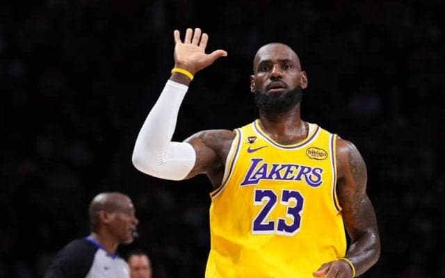 史上最年長でトリプルダブル…レブロンがシーズン通算出場試合数で歴代1位タイに