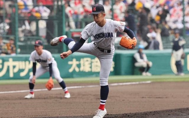 連覇を狙う横浜がリードされて折り返し、先発・織田が150キロマークも神村学園に2失点【26年センバツ】






