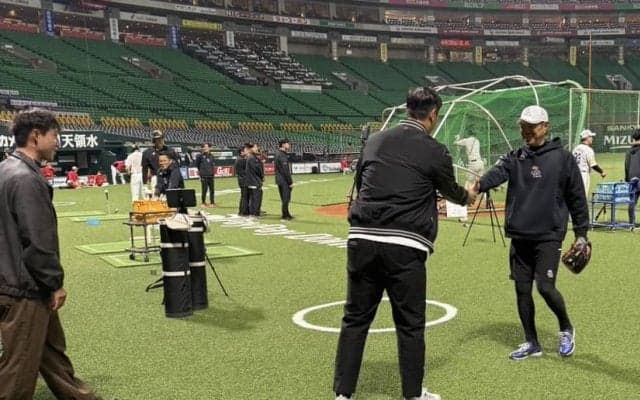 【ソフトバンク】李大浩さんがスリムな姿でみずほペイペイドームに登場