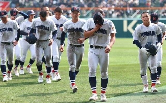 横浜、選抜初戦で敗退　大会連覇の夢潰える…9回2死満塁も無得点、織田は2失点好投も打線沈黙