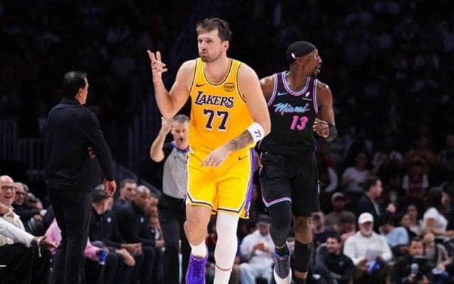 今季最多の60得点を奪ったドンチッチが1シーズンの3ポイント成功数で球団最多記録を樹立