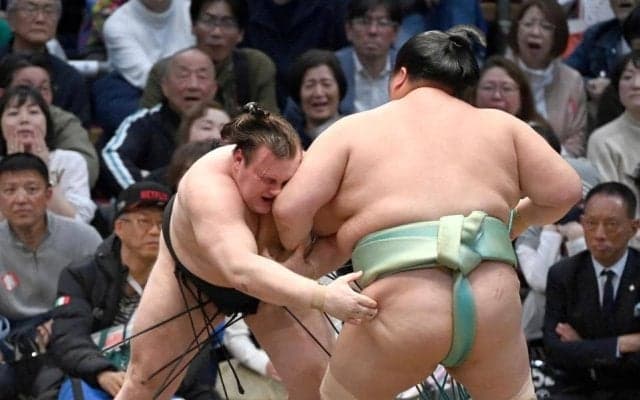 安青錦が冷や汗６勝目　琴桜との大関対決制し、勝ち越しに望み