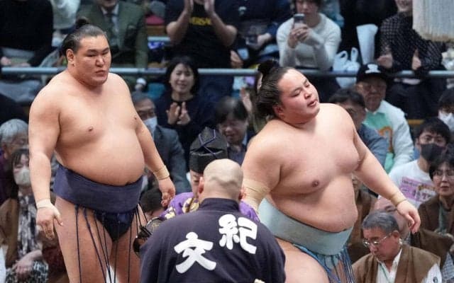 前頭琴勝峰、横綱豊昇龍に敗れて３敗目　２度目のＶ遠のき「気持ちがいきすぎたのかもしれない」