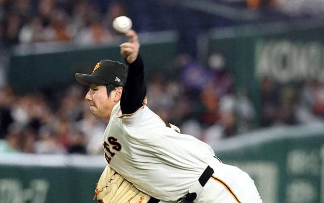 【巨人】ドラ１竹丸和幸プロ“初打席”で送りバント？　２死一塁でバントの構え＆直球を転がす