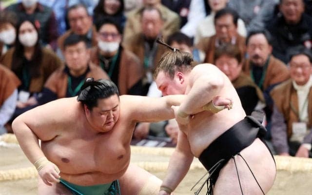 安青錦、琴桜に勝利　序ノ口デビュー以来15場所連続勝ち越しの可能性残す　14日目は霧島戦