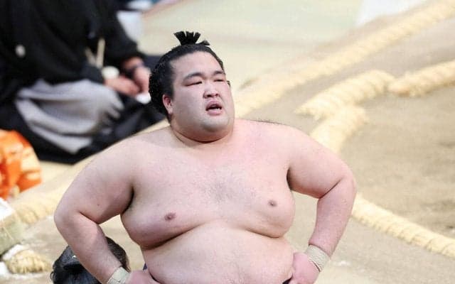 10日目までトップ並走の豪ノ山は３連敗で優勝消滅「まだまだですね」まずはご当所で２桁白星へ
