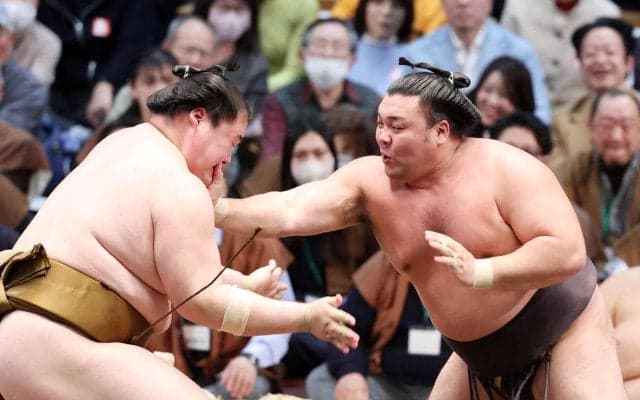 霧島３度目Ｖ王手、大関返り咲きと“ダブル取り”濃厚「シュラスコ？」５日連続会食で好調後押し