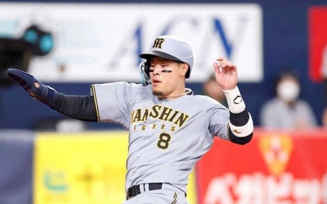 今年も不動の４番　阪神・佐藤輝が帰国後初安打　右中間真っ二つ　守備では悪送球「課題見つかったんで頑張ります」
