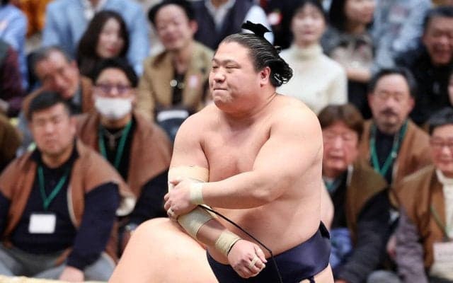 若隆景が14日目から休場　右肘を痛めており、すでに勝ち越し　相手の大栄翔は不戦勝