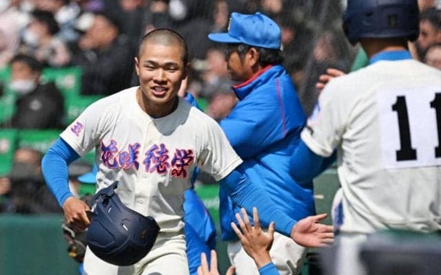 花咲徳栄　“併殺崩れ”で一気に２点！八回１死満塁フルカウントからヒット＆ラン　代走２枚投入の一手は「ＤＨの恩恵」