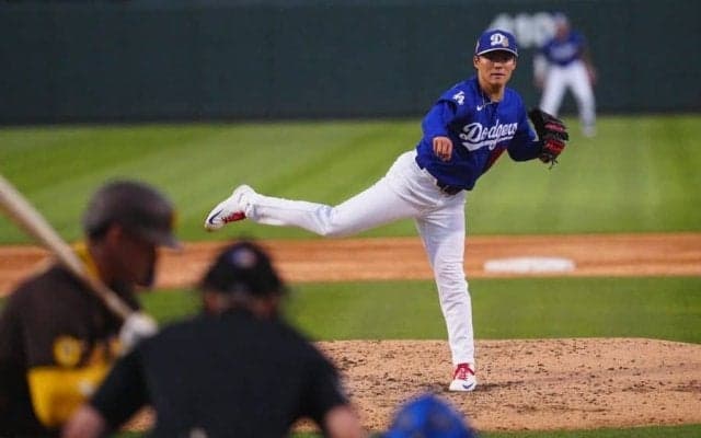 山本由伸、5回無失点で勝利投手　7K三振ショーに喝采…“打者復帰”の大谷翔平は3の0