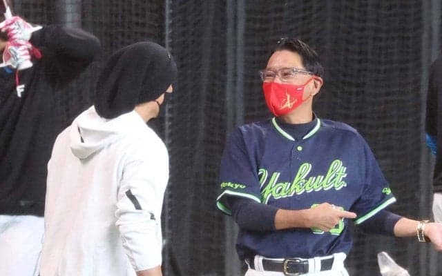 【ヤクルト】場内温泉に興味で「ハットを…」コミュニケーション重要視の池山監督、記者に感謝も