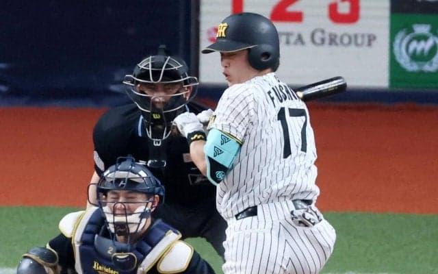 【阪神】曲がりすぎる“ジェッスラ”伏見寅威が侍ジャパン曽谷龍平から死球を食らって交代