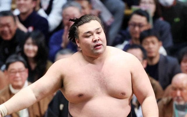 霧島14場所ぶり３度目Ｖ　苦手安青錦に敗れるも豊昇龍、琴勝峰も敗れ頂点　大関返り咲きも前進