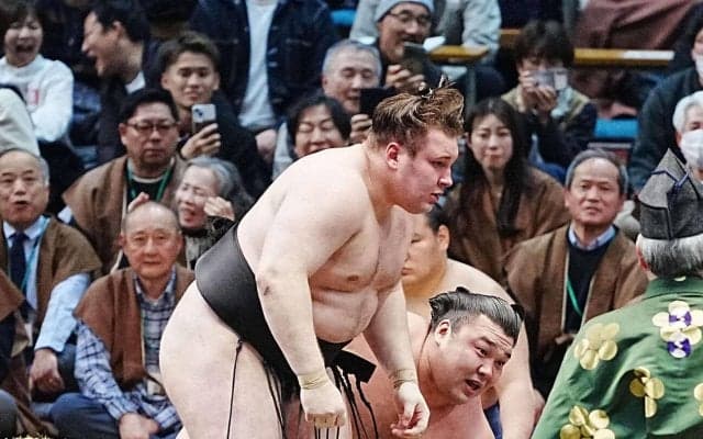 安青錦、勝てば優勝の霧島を下して７勝　デビューから15場所連続勝ち越しの可能性残す
