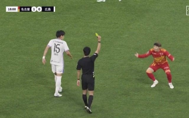 「なんでカード出たんや」「足裏か？」名古屋FW、“軽い接触”がイエロー判定で不服アピール「厳しいジャッジ」ファンも困惑