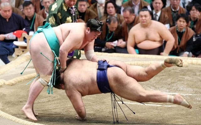 前頭一山本、関脇高安を上手投げで下し勝ち越す「自分から動いたからこそ決まった」