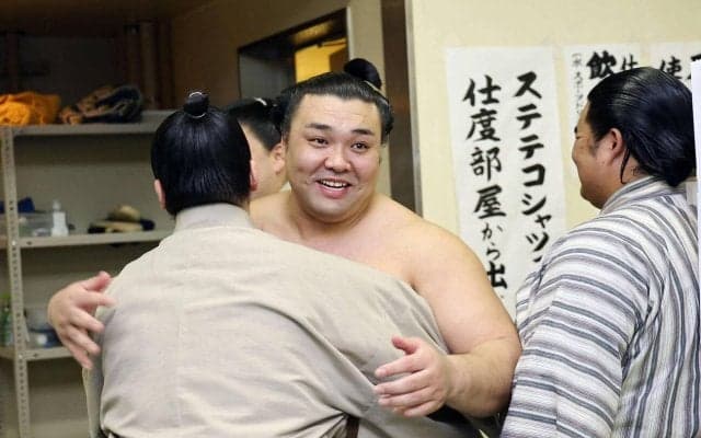 霧島復活の裏に２人の師匠の教え　贈られた色紙、目が覚める言葉…努力、根性と多角的アプローチ