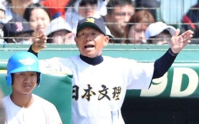 日本文理　１５年ぶりセンバツ初戦突破　１０安打８得点快勝　鈴木監督聖地初星「選手に、そしてＯＢの方々に感謝」