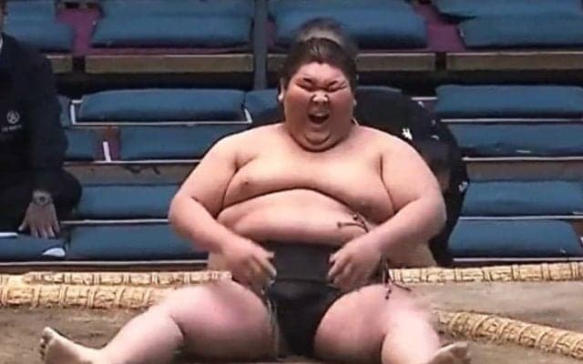 「やられたー」“珍手”で敗れた若手力士が満面の笑み 清々しい負けっぷりにファンほっこり「これは応援したくなる」