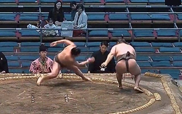 「今場所の土俵は…」ファンが意外な指摘 共感続々 序二段で議論を呼んだ問題の取組