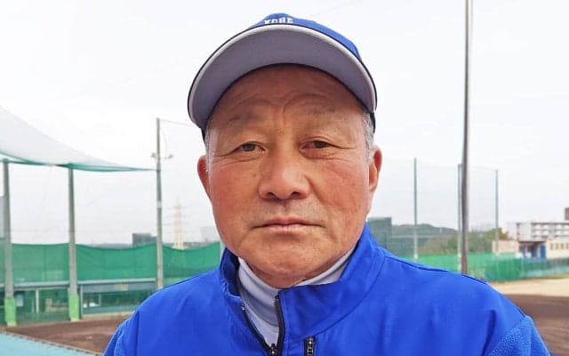 【高校野球】グラウンドに鳴り響く「パワーホール」 弱小校を強豪校へと変えた神戸国際大付・青木監督の\"プロレス野球\"