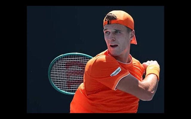  20歳の昨年王者 逆転勝ちで初戦突破 