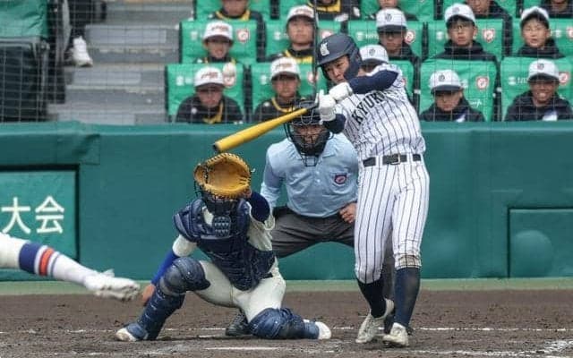 九州国際大付が延長十一回にサヨナラ勝ち　神戸国際大付は守備にミス