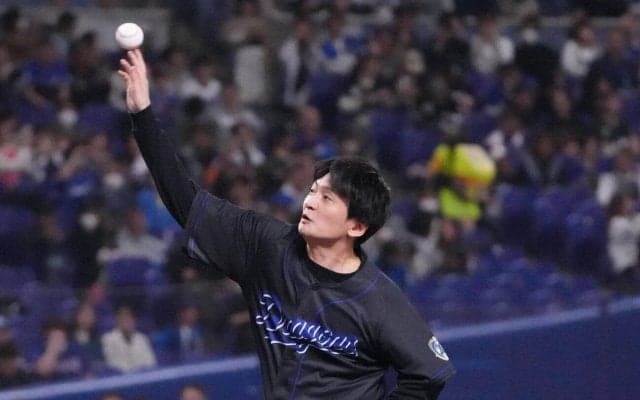 【中日】声優の島崎信長が始球式　ワンバン投球も笑顔　ドアラとの共演で場内沸かせる