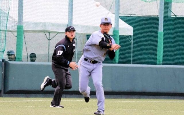 阪神　ドラフト１位・立石が捕った！投げた！ゴロを鮮やか処理　２試合足かけ９７球目でついに守備機会