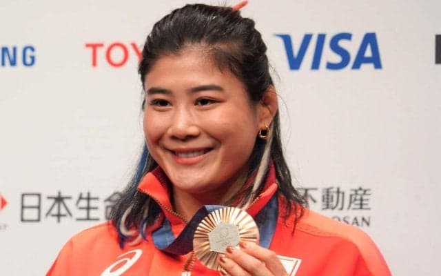 【レスリング】パリ五輪銅の尾崎野乃香が森川美和と「りくりゅう」演技再現「金メダルを祝して」