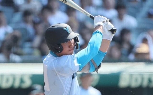 これぞドラ1候補！山梨学院・菰田陽生が第1打席で甲子園初アーチ！レフトスタンドへ弾丸ライナーで飛び込む【センバツ】