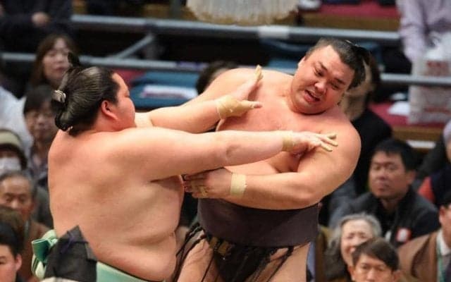 ３度目Ｖ霧島は悔し連敗締めも２年ぶり大関復帰確実に　協会が臨時理事会開催へ　賜杯抱き感慨「重かった。いつか戻ると信じて頑張った」４月には３０歳「まだまだ若いんで」