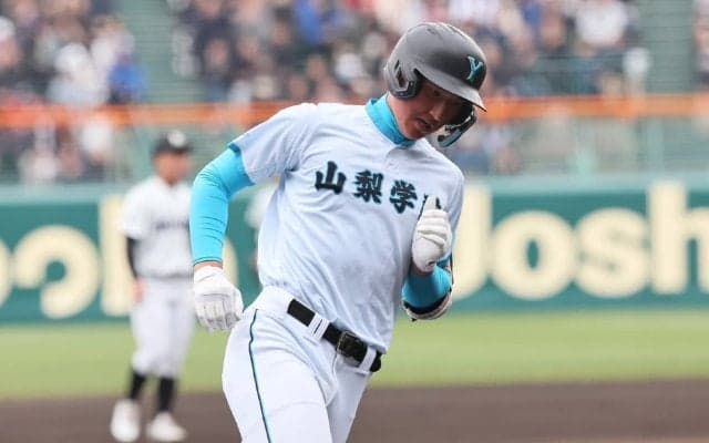ドラフト1位候補に挙がる山梨学院の二刀流が負傷の影響で途中交代…SNSでも無事を祈る声が相次ぐ【センバツ】