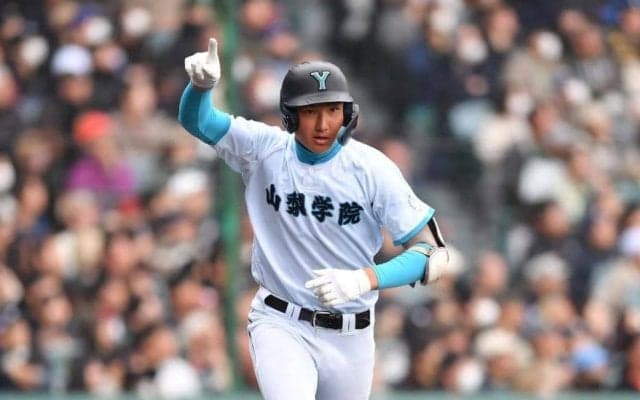 山梨学院が初戦突破　二刀流の菰田は初回に先制の左越えソロ　五回の一塁守備で負傷し六回から退く
