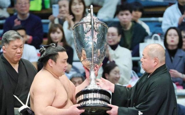 ３度目の優勝で大関復帰が確実の霧島　「お母さんの誕生日に最高のプレゼントができた」「（大関から）下がっても、あきらめずに自分を信じて頑張った」