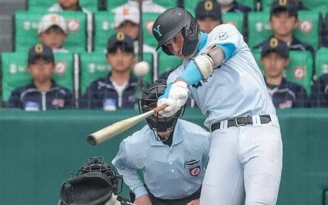 山梨学院、菰田の先制弾などで一回に一挙5点　長崎日大は反撃及ばず