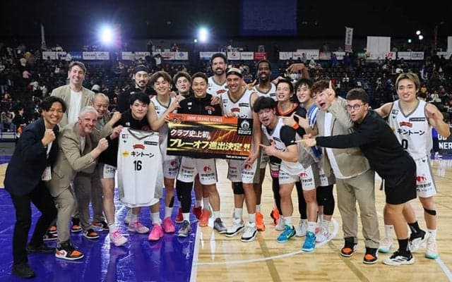 愛媛がクラブ史上初となるプレーオフ進出決定…敵地で福岡との激闘を制す