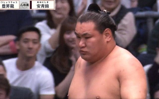 ものすごい懸賞金…豊昇龍、安青錦を“初撃破”で溢れんばかりの懸賞束に騒然