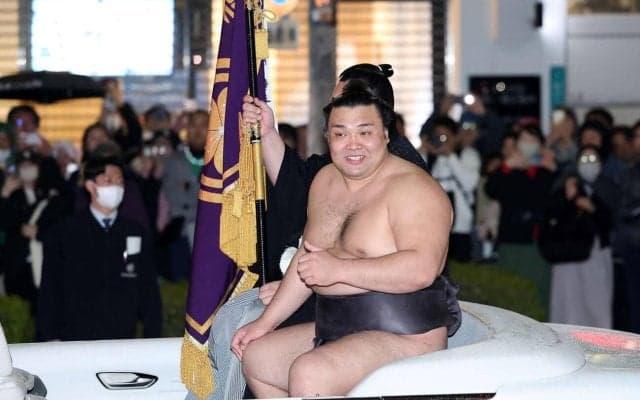 霧島だけじゃない　67年前に横綱初代若乃花も締め込みでパレード、その理由は？　