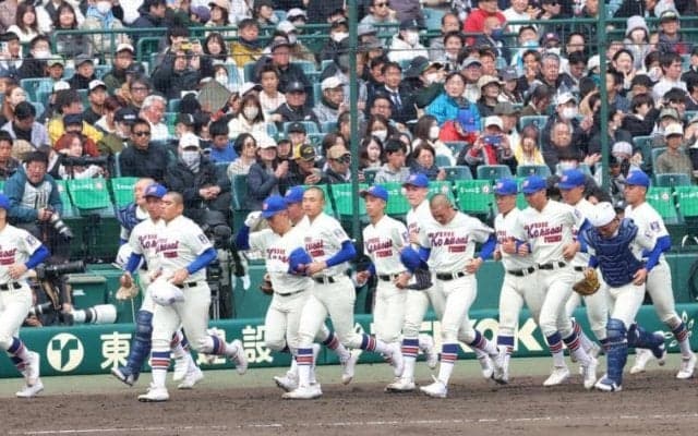 神戸国際大付　昨秋の雪辱ならず　八回守備ミス同点、延長タイブレークでサヨナラ負け